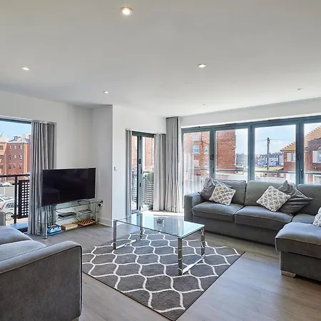 Apartment Host & - Pad Whitby