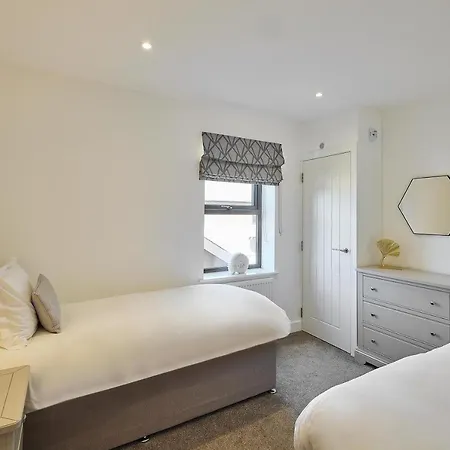 Apartment Host & - Pad Whitby